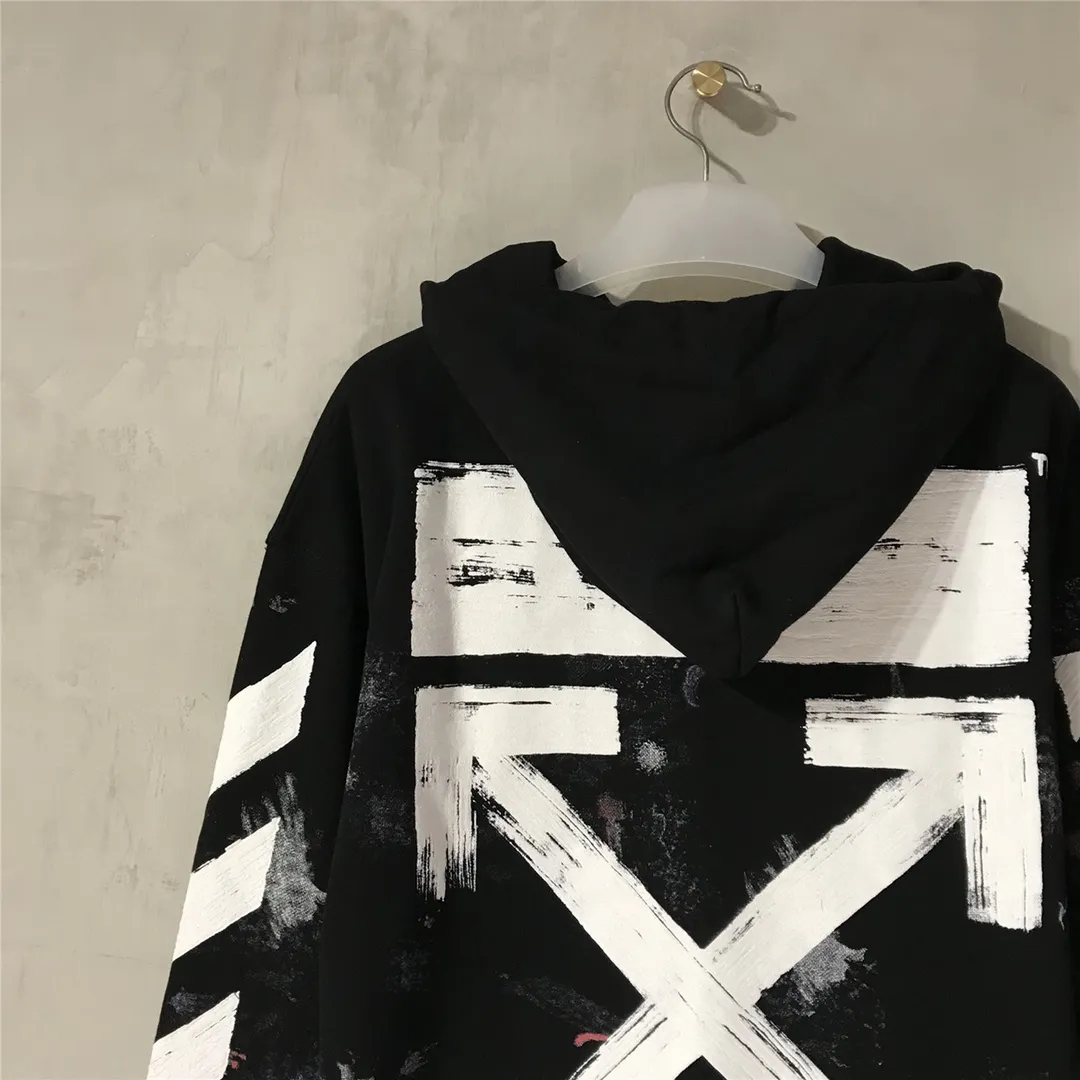 Top tested version OFFWHITE Starry Sky Fireworks Melbourne Limited Splash Ink Hoodie Hooded Pullover Fabric: Customized (more than 490 grams - double-ply large terry fabric at the counter) high-weight fabric made into clothes that look more textured, soft to the touch, super thick, classic version, small dropped shoulders, micro silhouette! Pay attention to the important points~ The weight of more than 490 grams is not exaggerated and does not contain water. Those sellers who brag about the weight can only deceive novice customers. But when you get our goods, the weight and sinking are right there. You can taste it yourself, and the texture does not lie! (100% cotton fabric, no pilling) The white arrows on the back + the stripes on the arms are all made of foam and have a feel and protrusions. The fireworks color system is obtained through contrasting printing. There are eight panels in the whole body. Seven color sets and eight panels are printed in eight times. The first layer is gray, the second layer is white, the third layer is yellow, the fourth layer is green, the fifth layer is blue, the sixth layer is purple, the seventh layer is orange. The last layer is arrow paint printing. The seven colors are layered on each other, which will also create new colors. The arrows on the back and the front squares are first glued and then hung in four layers. The paint has an obvious concave and convex feeling. Quality speaks for itself in the details. The blue letters are electrostatic three-dimensional flocking, which is done separately and then printed through high-temperature thermal transfer‼ ️It can be called a fake killer, you can see that every detail on the clothes is ceiling craftsmanship‼ ️ Size chart